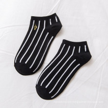 New cotton embroidery women's socks vertical stripes fashion short tube socks wholesale Customer